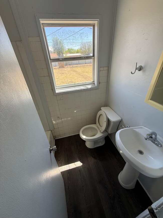 Building Photo - 4304 SE 14th Ave