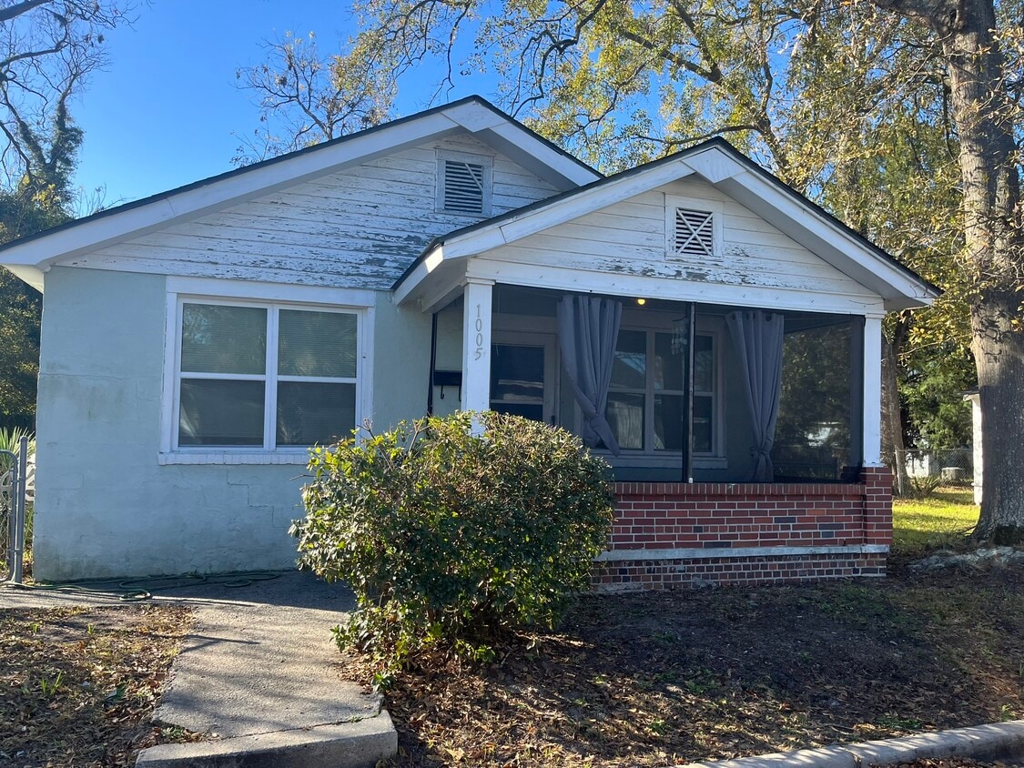 Primary Photo - 1005 Amaranth Ave