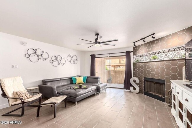 Building Photo - 7950 E Starlight Way