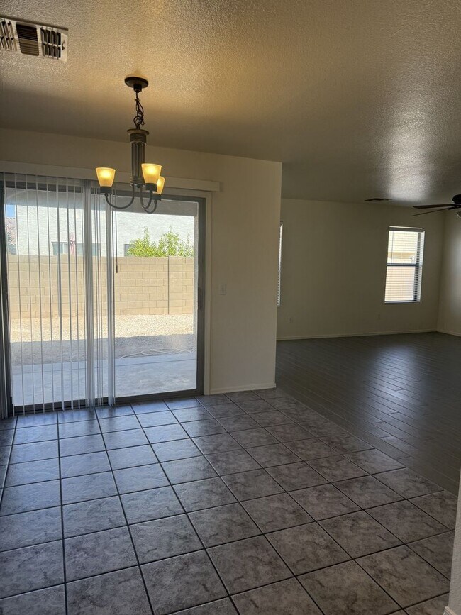 Foto del edificio - 2448 E Hazeltine Way