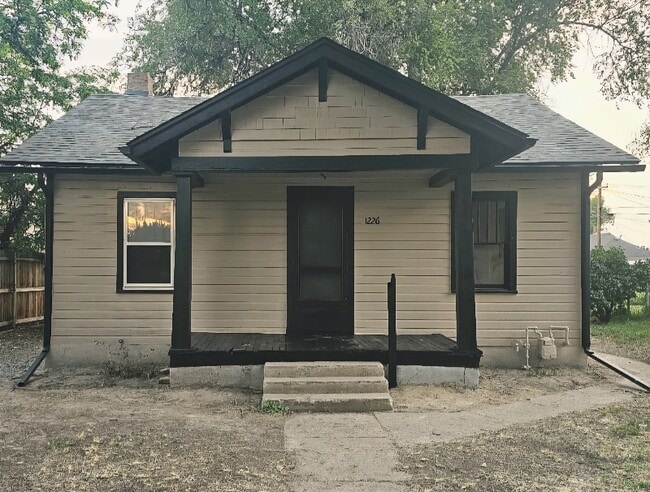 Building Photo - 1226 Van Buren St