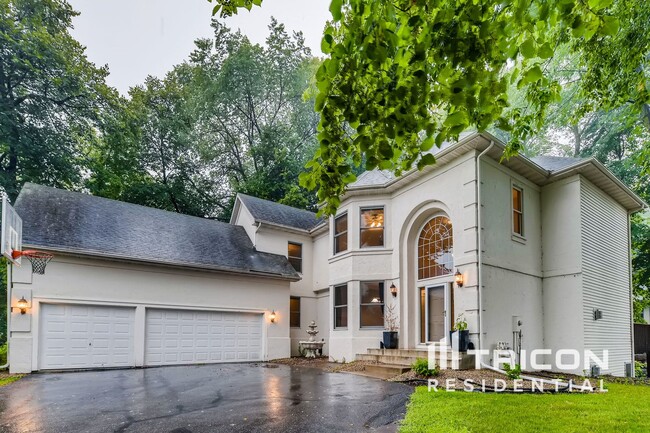 Building Photo - 8915 Umbria Pl N