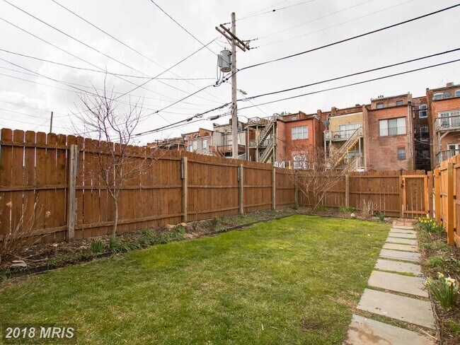 Building Photo - 2254 Linden Ave