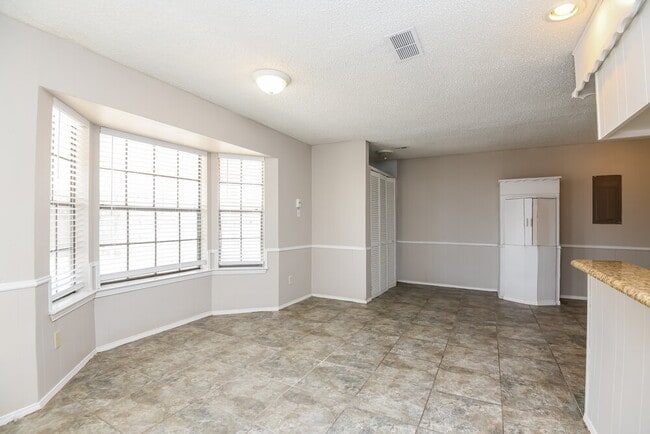 Building Photo - 7528 Beckwood Dr