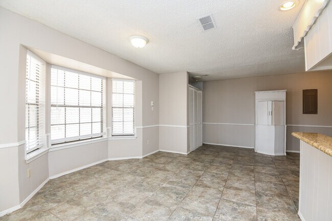 Foto del edificio - 7528 Beckwood Dr