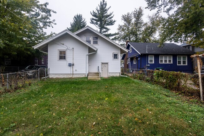 Foto del edificio - 2560 Crown Point Ave