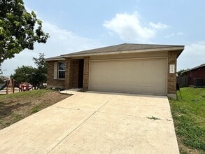Building Photo - 204 Pine Arbol