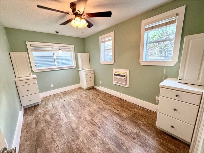 Foto del edificio - 728 W 21st St