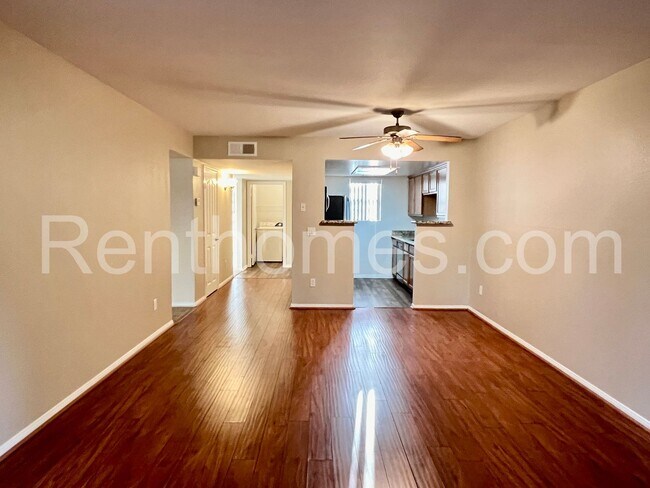 Building Photo - Rancho Bernardo, 15062 Avenida Venusto #24...