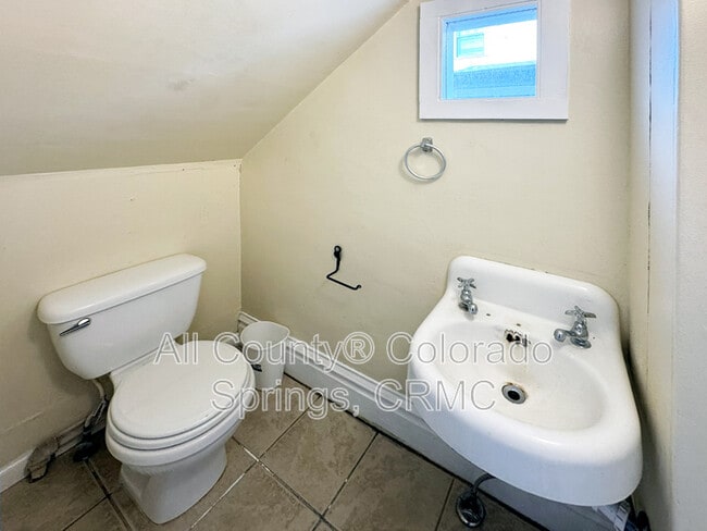 Building Photo - 815 N Nevada Ave