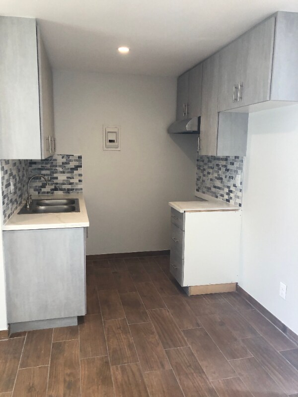 Building Photo - 1108 W 110th St