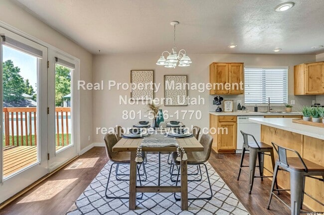 Foto del edificio - Beautiful 5 Bedroom Syracuse Home Coming S...