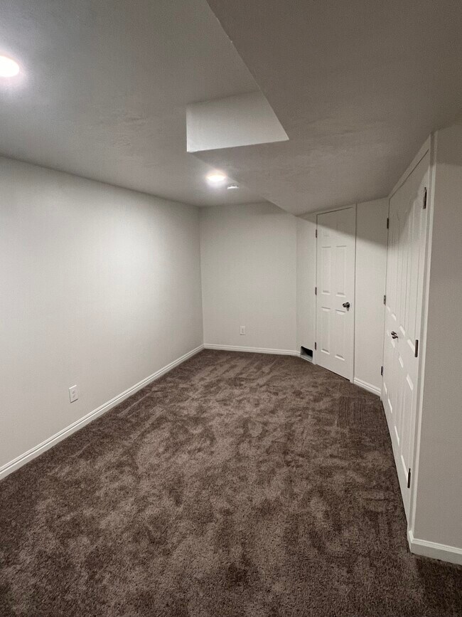 Building Photo - 3004 S Perennial Ct
