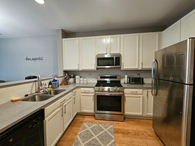 Building Photo - 708 Woodewind Dr