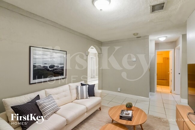 Foto del edificio - 1389 SW 24th Ave