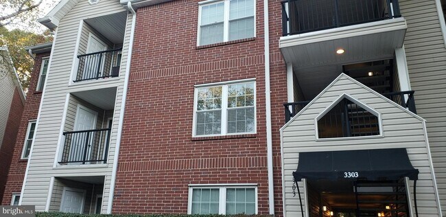 Building Photo - 3303 Wyndham Circle Unit 248