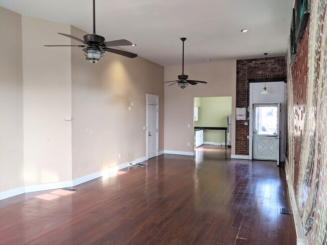 Studio apartment #1st floor - 4812 Hatfield St