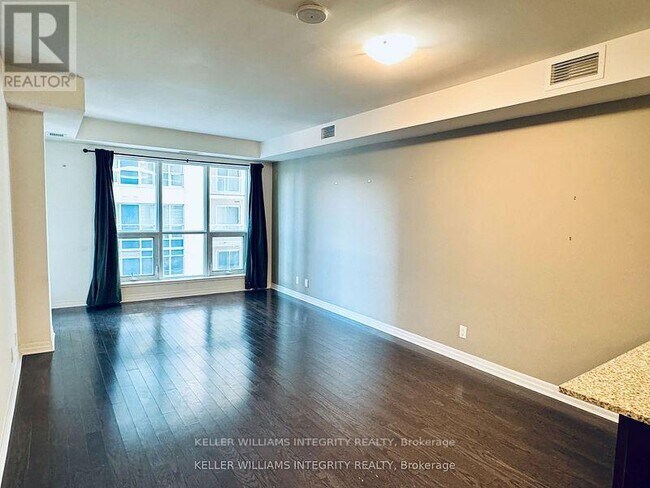 Photo du bâtiment - 242-1242 Rideau St