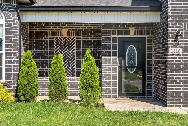 Foto del edificio - Pet Friendly Four Bedroom with Bonus!