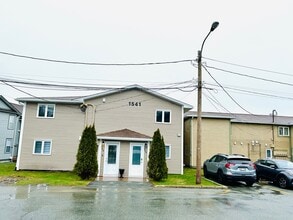 Building Photo - 1541 Topsail Rd