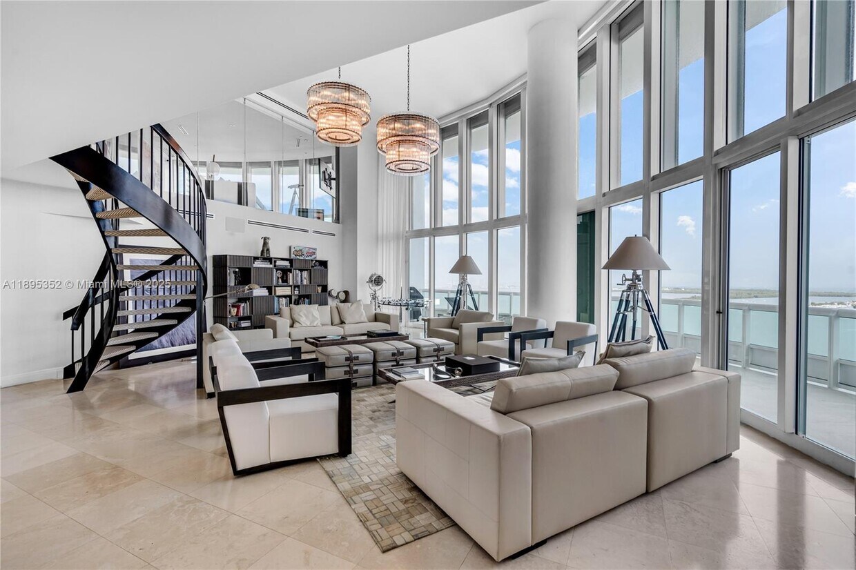 Primary Photo - 1643 Brickell Ave