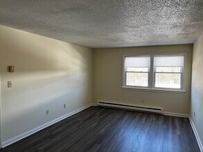 Building Photo - 250 Spring Cir
