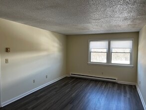 Building Photo - 250 Spring Cir