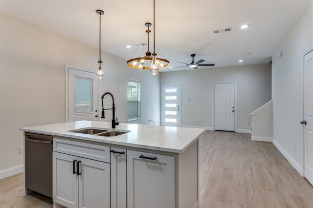 Foto del edificio - 8004 Julie Ave