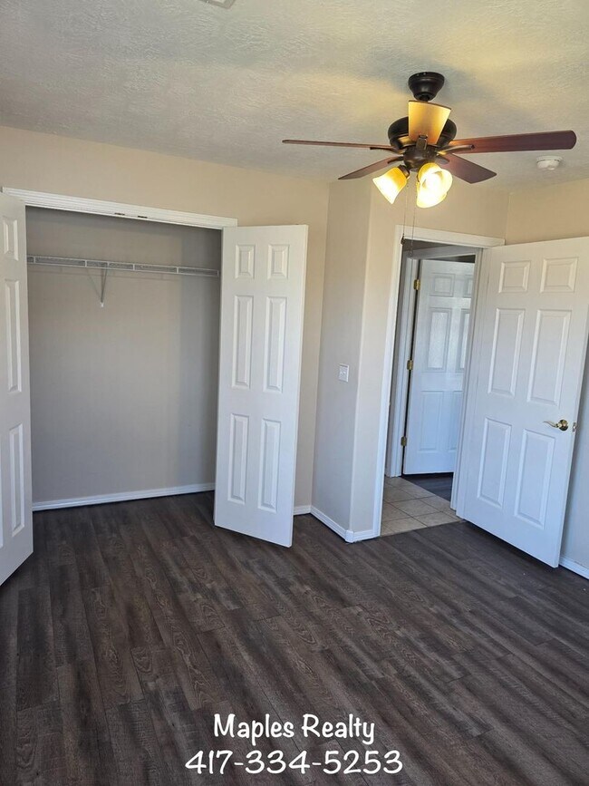 Building Photo - 3 Bed | 2 Bath Home in Hollister, MO – Flat Yard + 2-Car Garage