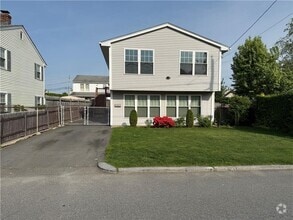 Building Photo - 24 Apulia St