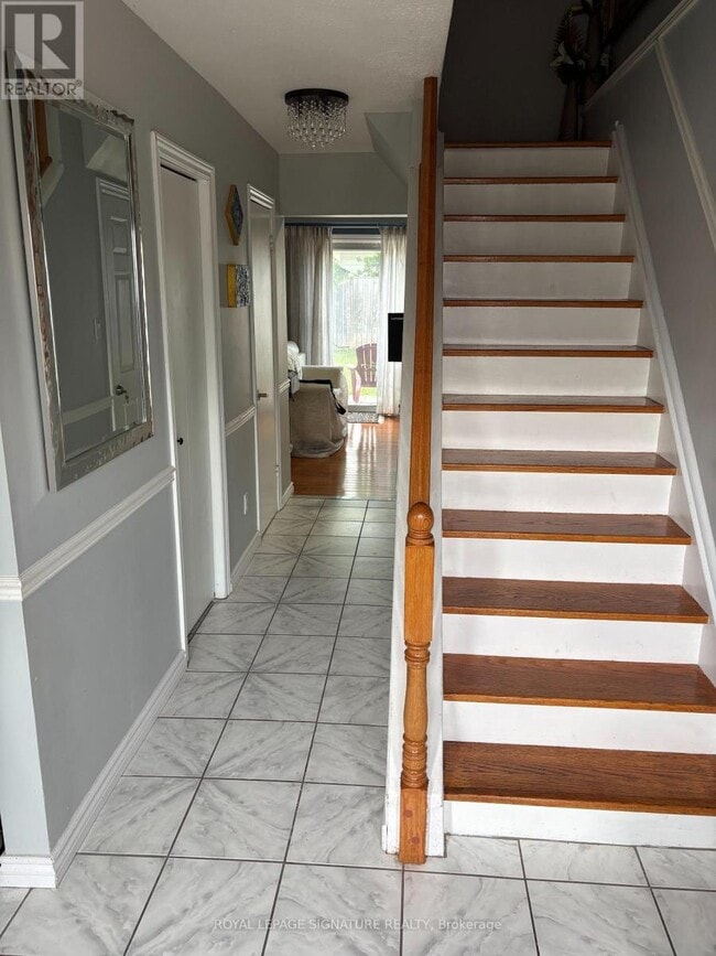 Building Photo - 137 Madoc Dr