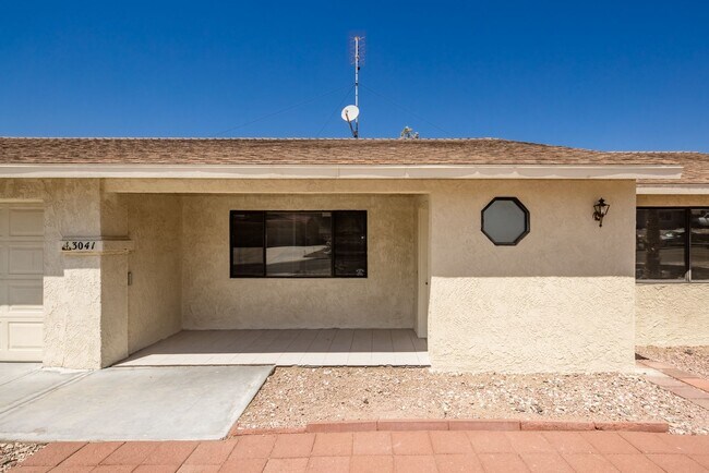 Foto del edificio - Unfurnished Long Term Pool Home