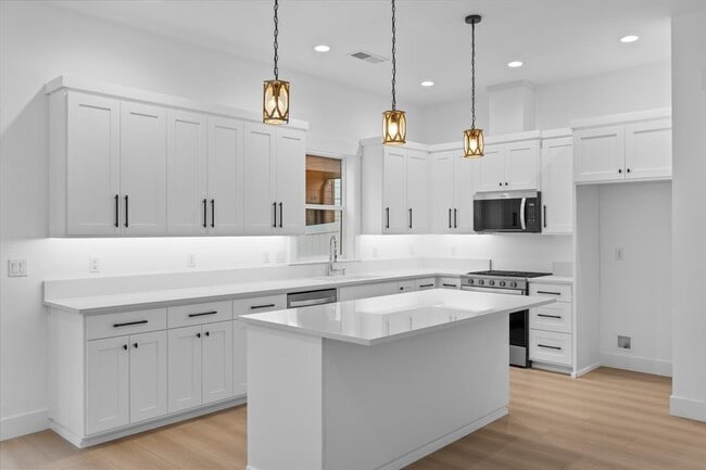 Building Photo - 208 Bogey Ln