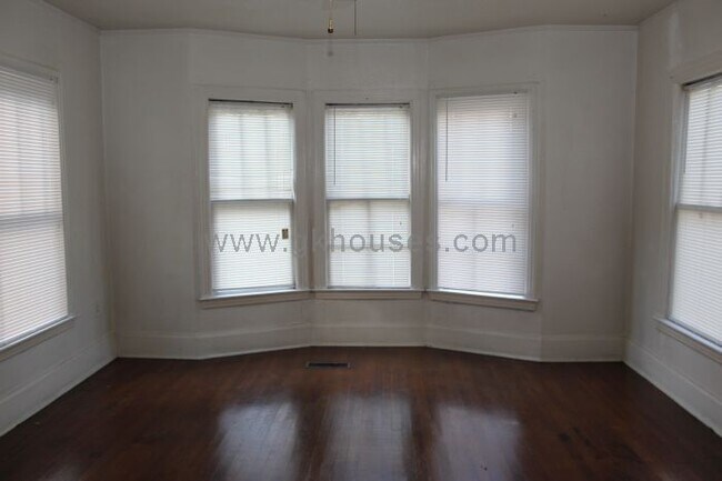 Building Photo - 3 bed / 2 bath home