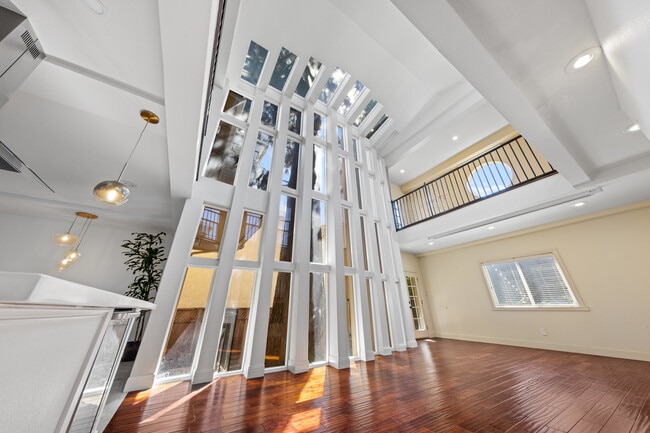 Building Photo - 943 34th St