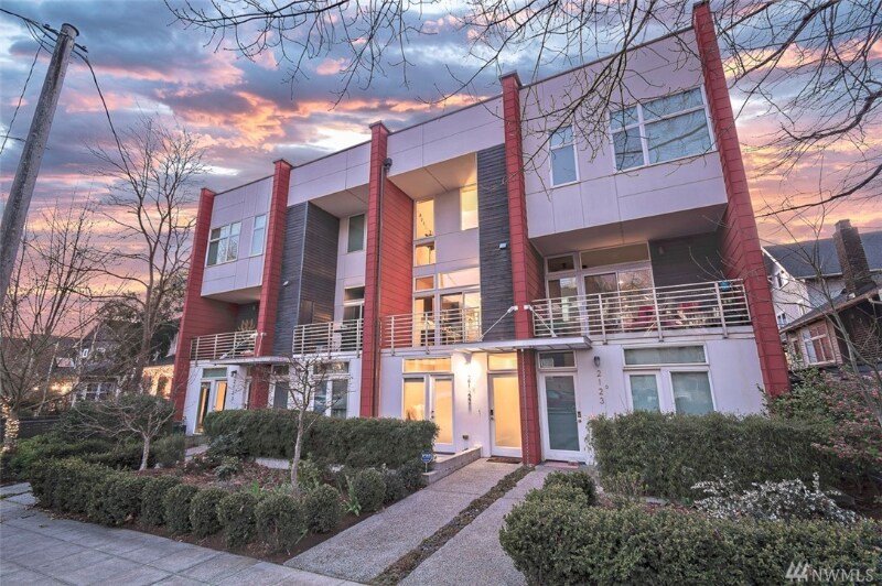 Foto principal - 2123 10th Ave W