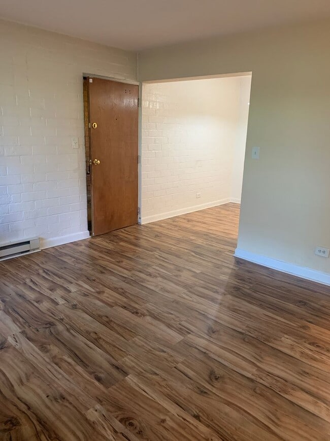 Building Photo - 1800 JPA - 2 bedroom/1 bath available 8/17/24