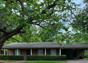 Building Photo - 1730 Bayou Dr