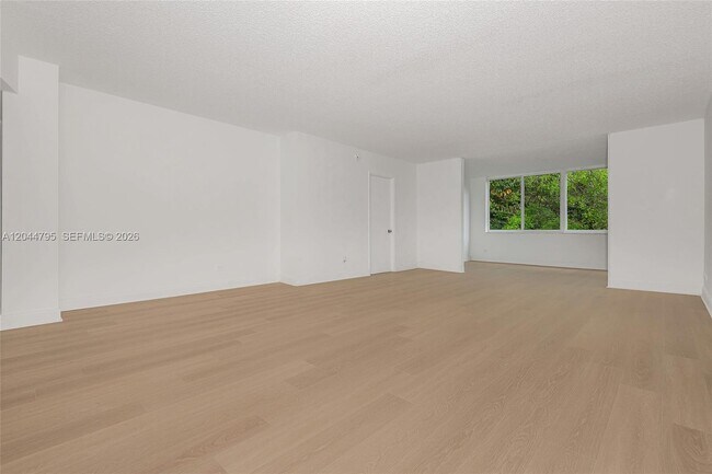 Foto del edificio - 445 NE 195th St