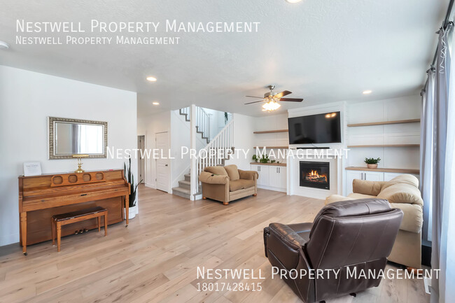 Building Photo - Newer 5-bed Home in Saratoga Springs