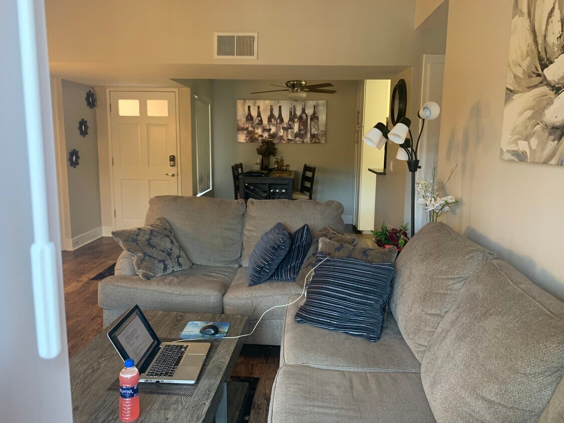 Building Photo - 5810 Las Virgenes Rd