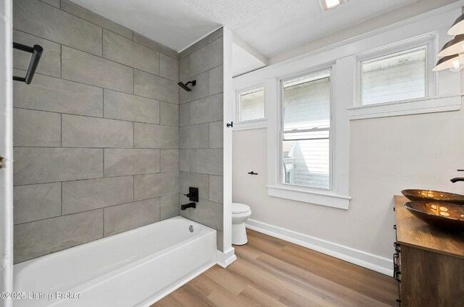 Foto del edificio - HISTORIC CHARM! Renovated 4 Bedroom, 3 Bat...