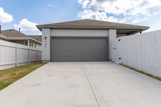 Building Photo - 388 Glocken Ln