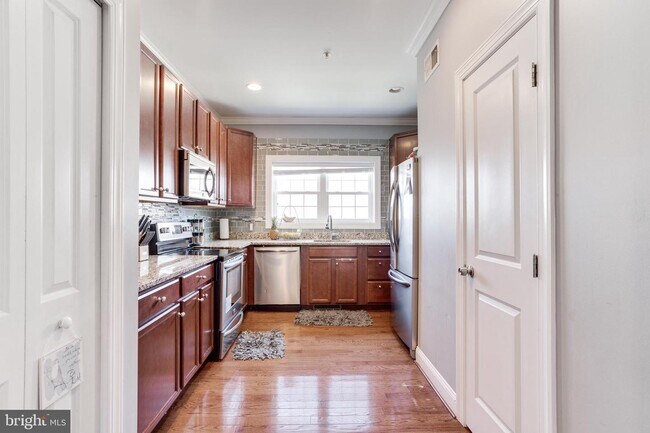 Building Photo - 4946 Fitch Pl NE