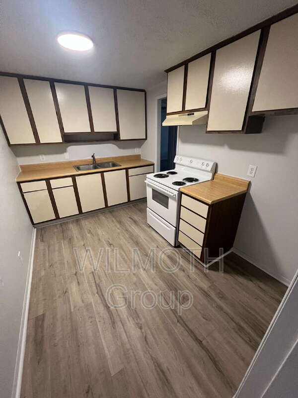 Building Photo - 2000 Indianapolis Rd