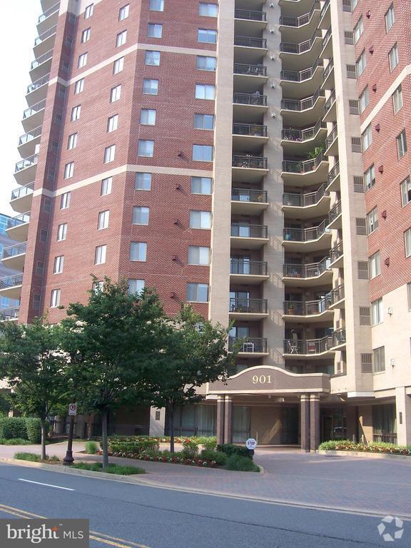 Building Photo - 901 N Monroe St