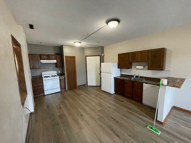 Building Photo - 115 5th Ave W