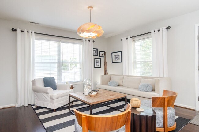 Foto del edificio - 612 Greenville Avenue Unit A