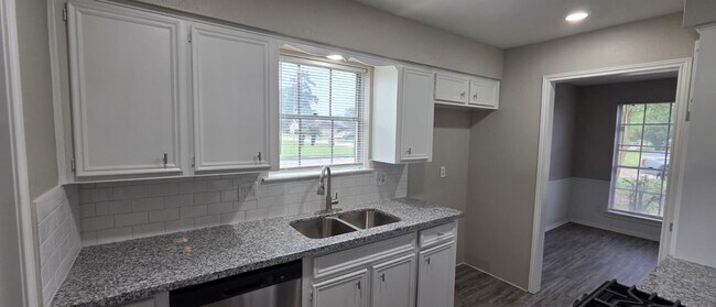 Foto del edificio - 11122 Thackery Ln