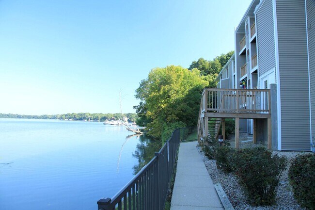 Building Photo - 709 Waters Edge Dr